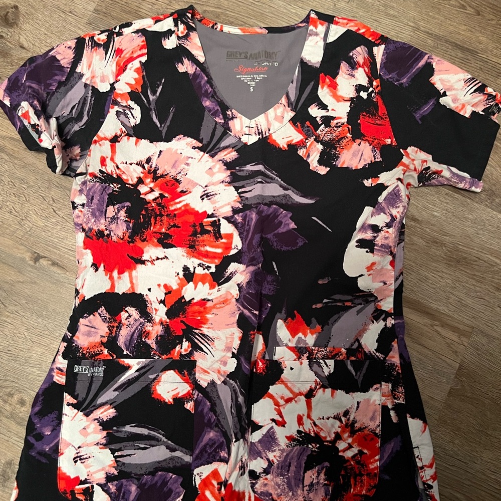 Women’s scrub top